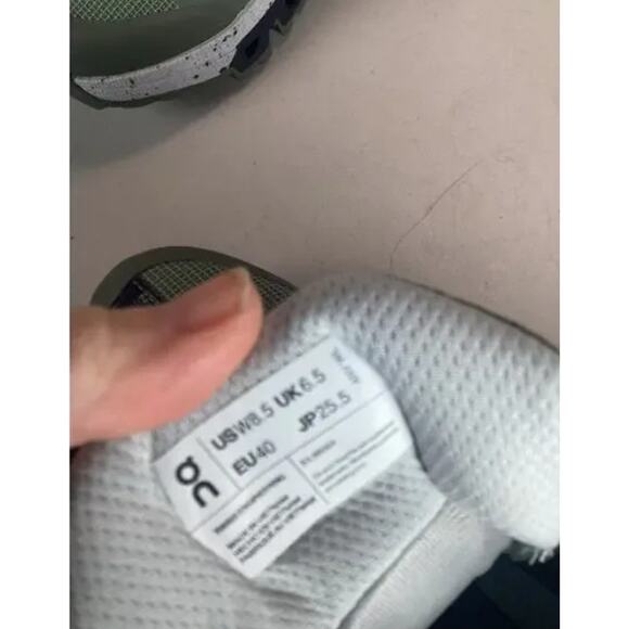 On Cloudtrax Women's Hiking Midnight Glacier Size 8.5 - Picture 3 of 3